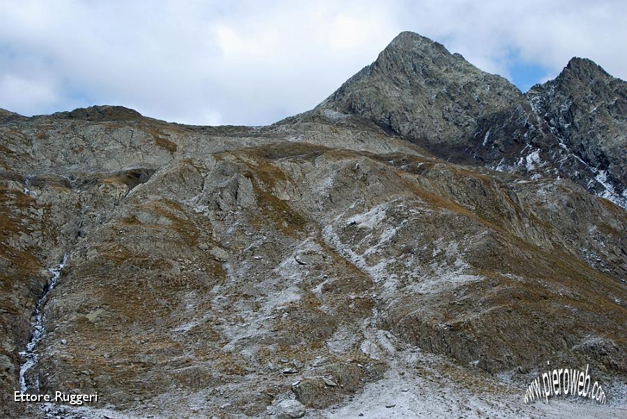 108 - la sorgente che scende dalla Bocchetta di Podavit.JPG